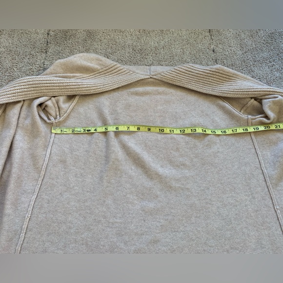 Vince Ribbed Placket Cardigan Size M Sand / Beige Wool & Cashmere EUC D - Picture 8 of 10